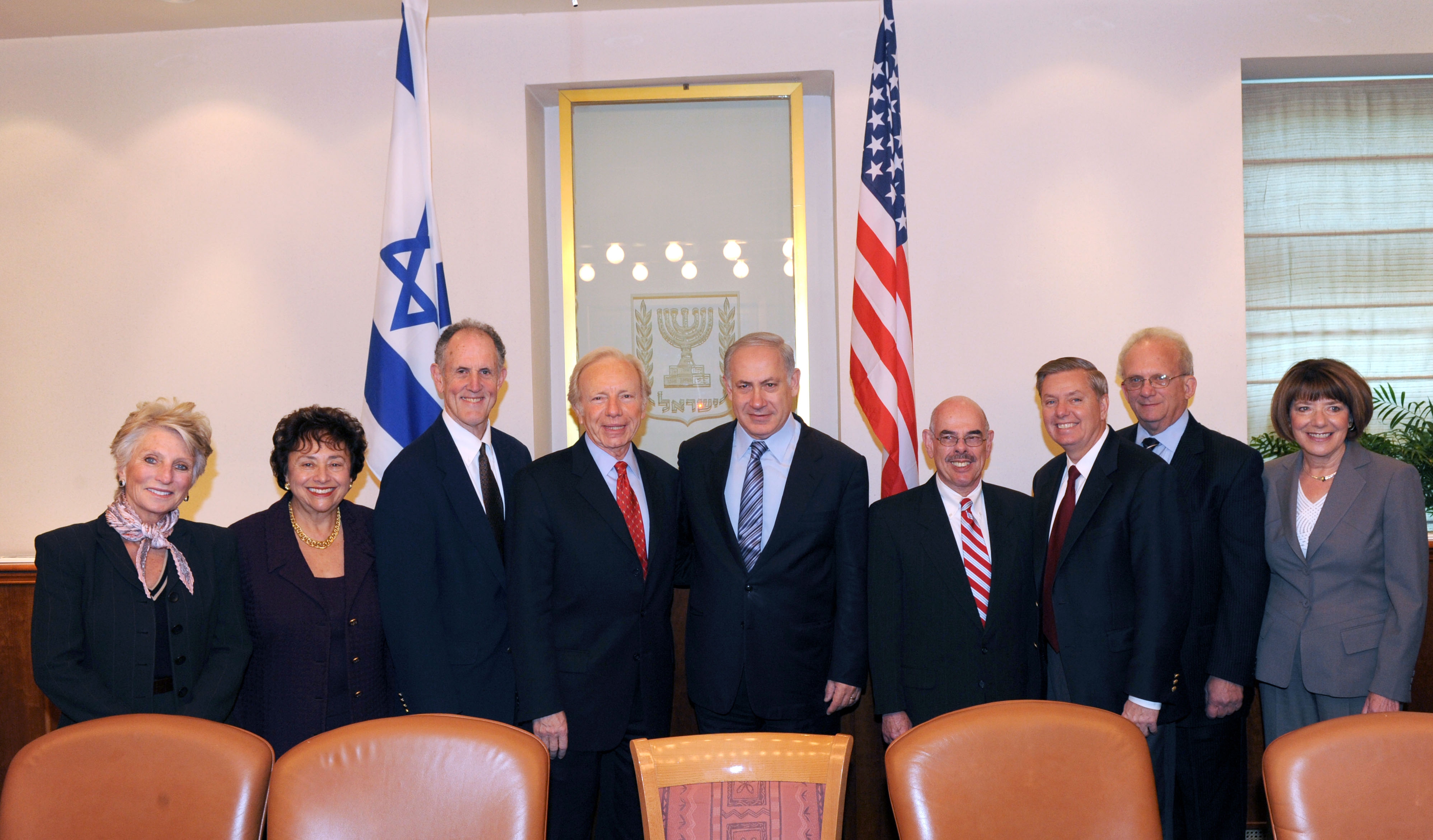 Photograph of members of the U.S. Congress with Israeli Prime Minister Benjamin Netanyahu at the Saban Forum, 2009 November