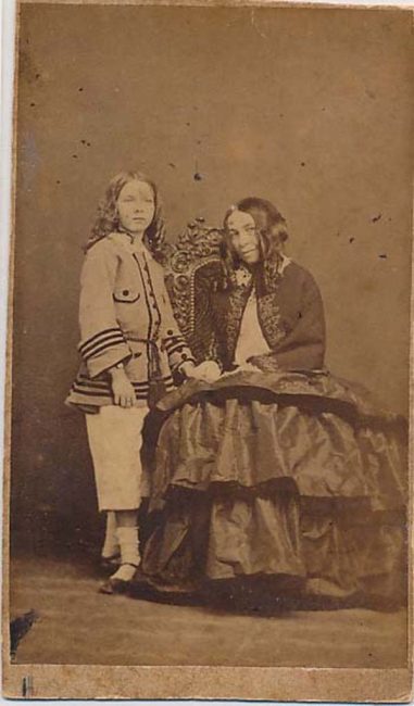 Elizabeth Barrett Browning and Robert Wiedemann Barrett Browning, photograph