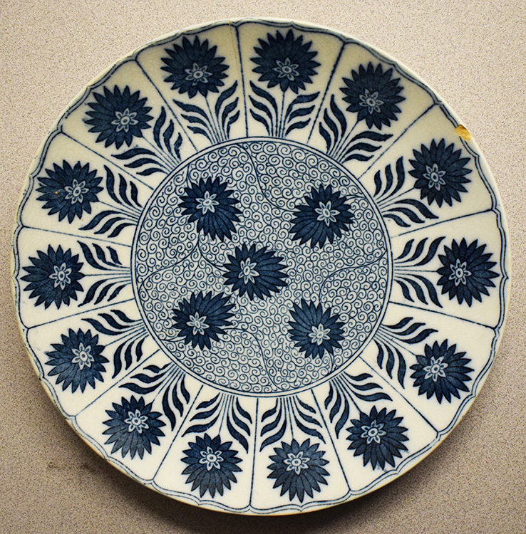 Minton and Company. Dinner plate, c. 1878. Painted earthenware. Mark Samuels Lasner Collection.