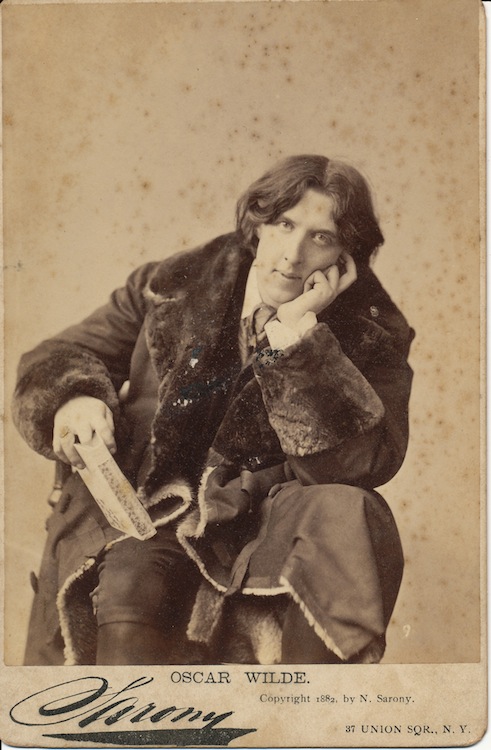Napoleon Sarony (American, b. Canada, 1821–1896). Oscar Wilde, 1882. Albumen cabinet card. Mark Samuels Lasner Collection.